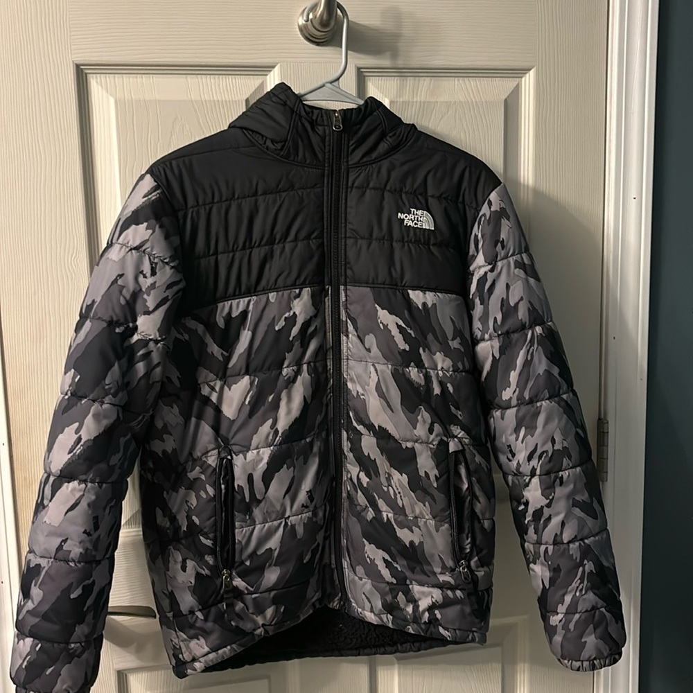 North Face Boys' Printed Reversible Mount Chimbo Jacket. Excellent condition